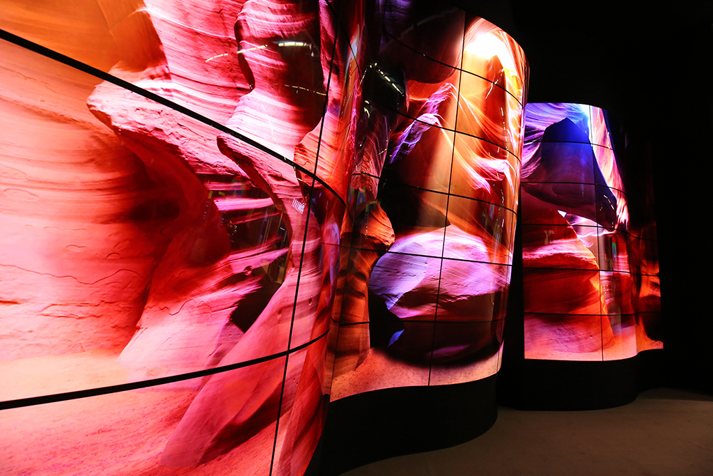 oled_canyon_01.jpg